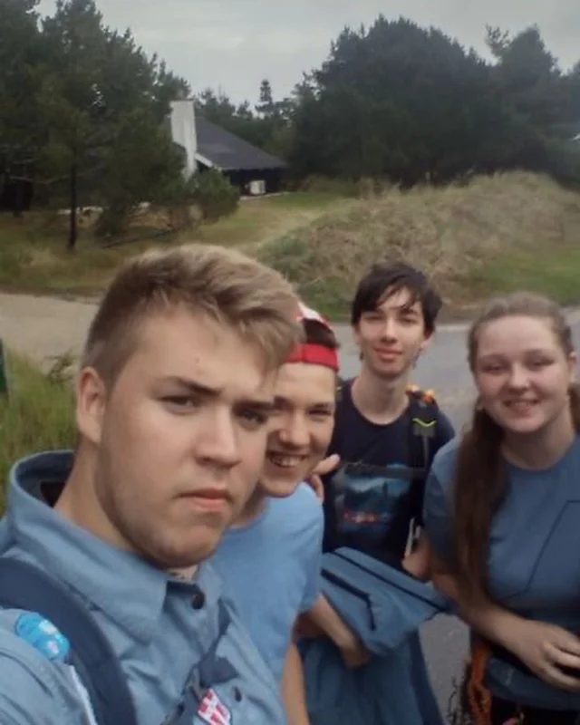 De første dage på sommerlejren er gået og vi er på vejs ende med den sidste dag før resten af kredsen ankommer i morgen. Her er lidt billeder fra senioren. Vi har bl.a. være på en dejligt lang gå tur, vi har være ude og se bunker, vi har spillede minigolf og hygget os rigtig maget sammen bl.a. på stranden. Vi glæder os til at se resten af jer i morgen